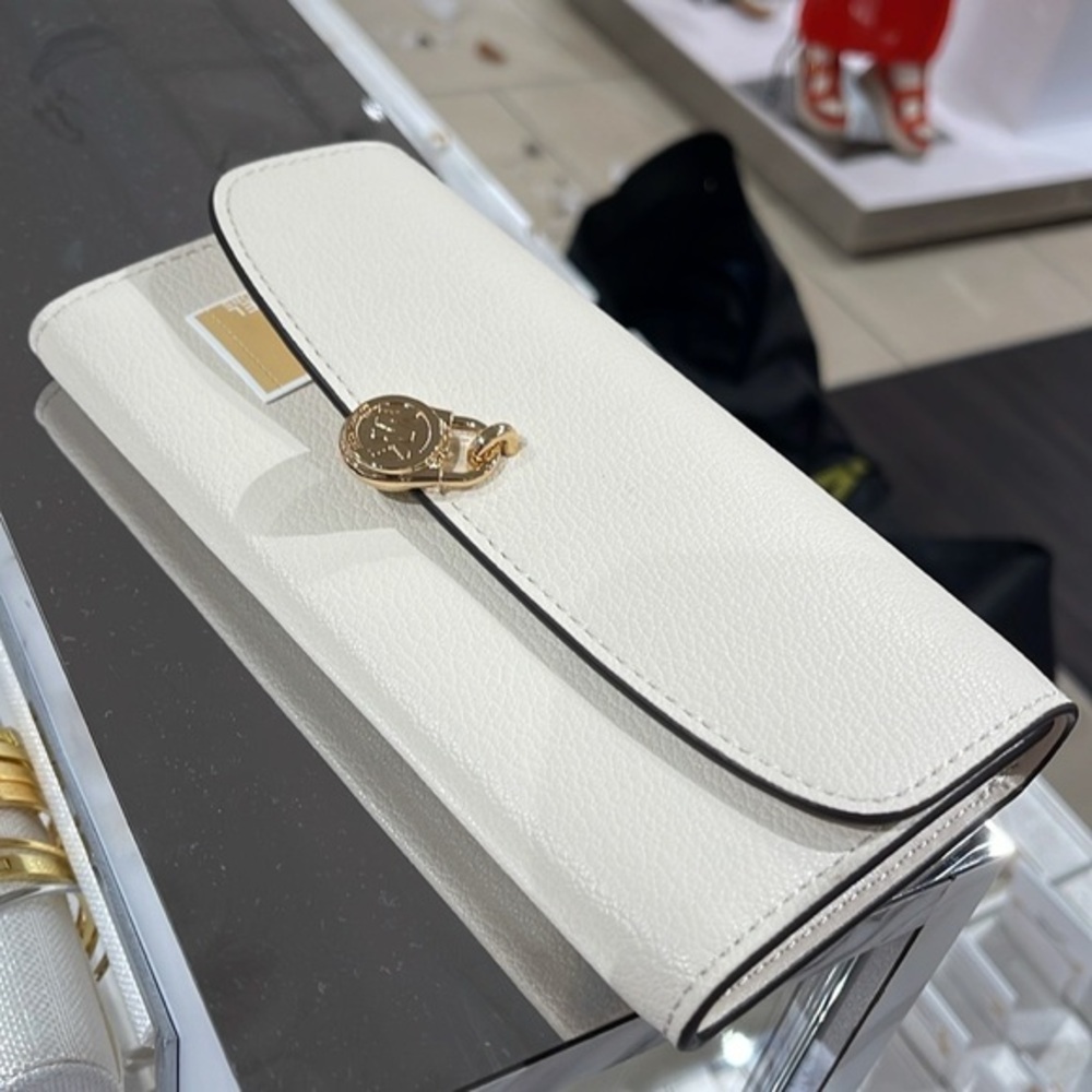 Michael Kors Hamilton Large Leather Continental Wallet
Light Cream
NWT
L - Picture 1 of 16